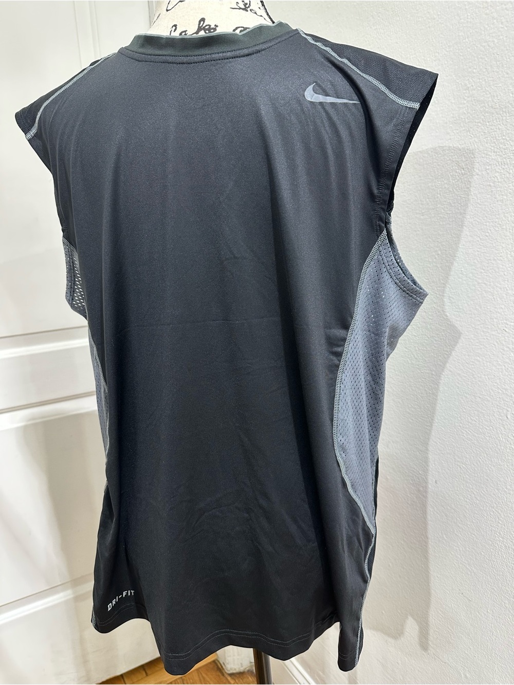 Nike Men’s Black and Gray Sleeveless Dri-FIT Training Top